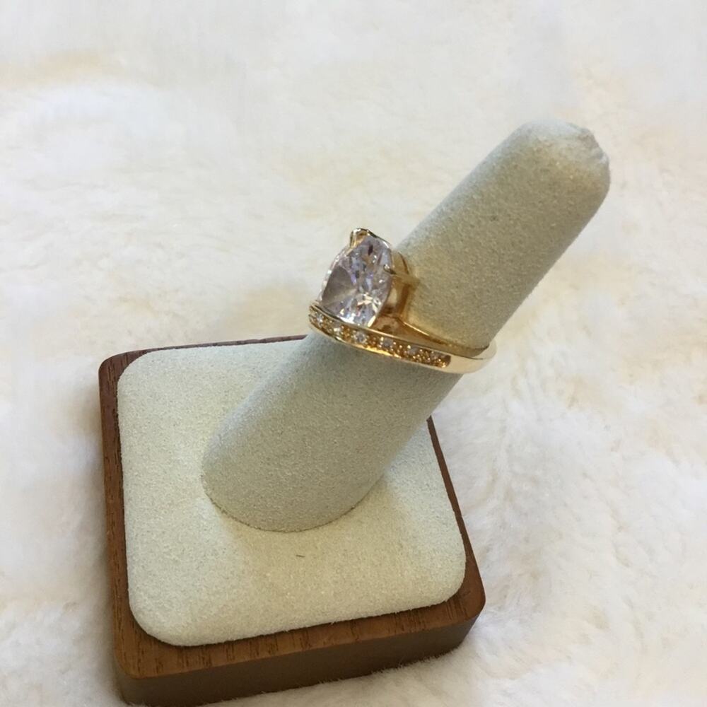 Gold Oval Stone Wrapped Ring - Picture 4 of 10